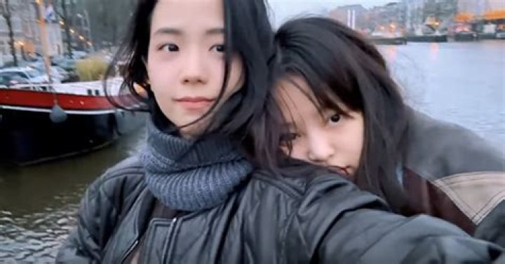 Are Jisoo and Jennie friends?