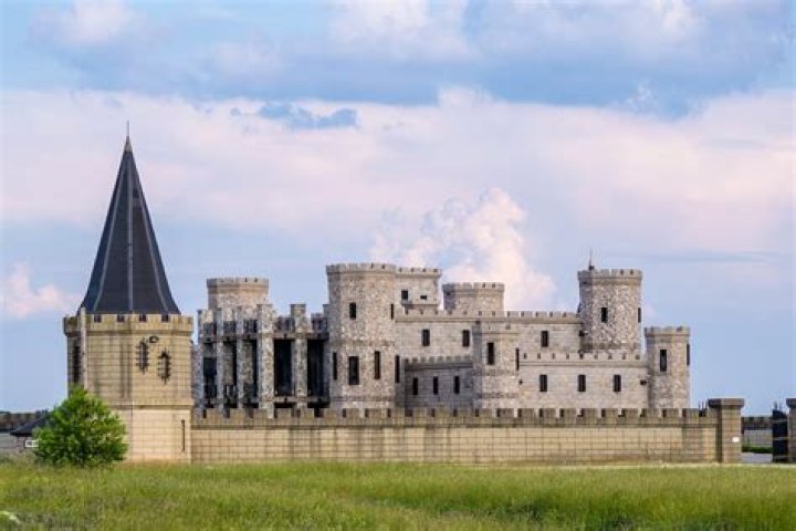 Are there castles in the United States?
