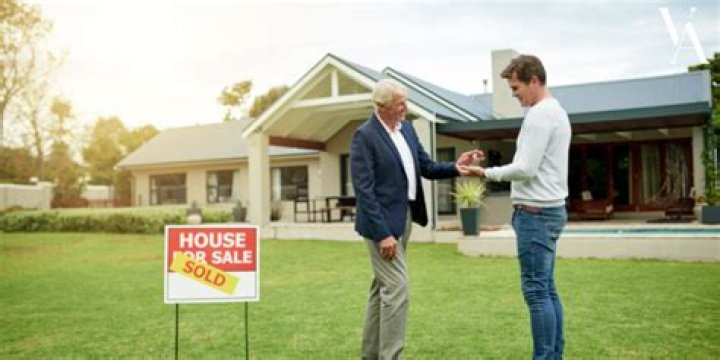 Can a real estate agent sell commercial property?