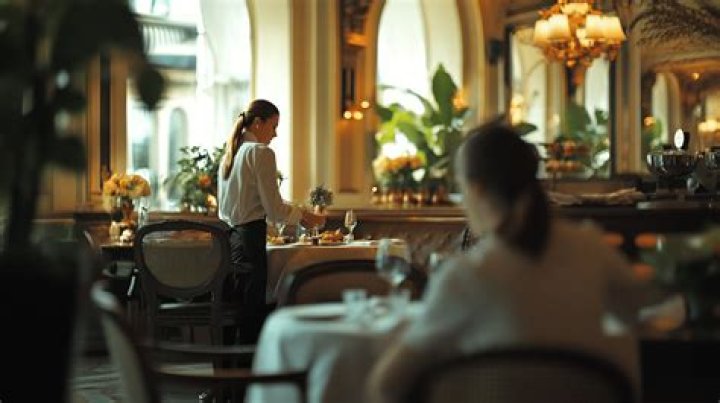 Can a waitress ask for a tip?