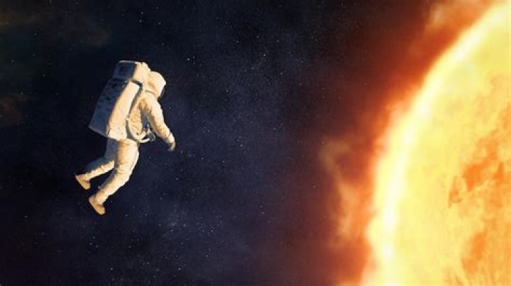 Can astronauts look at the sun?