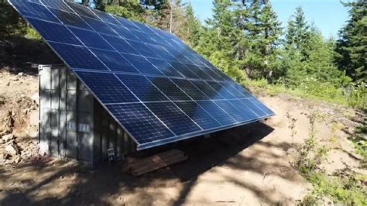 Can I go off grid with solar panels?
