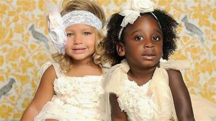 Can twins be 2 different races?