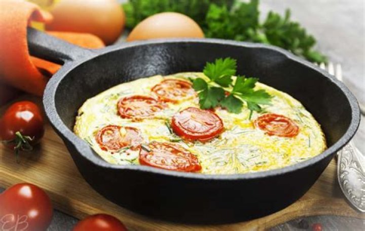 Can you leave food in a cast iron skillet overnight?