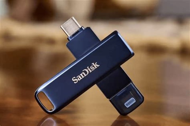 Can you use a flash drive to save games on PS3?