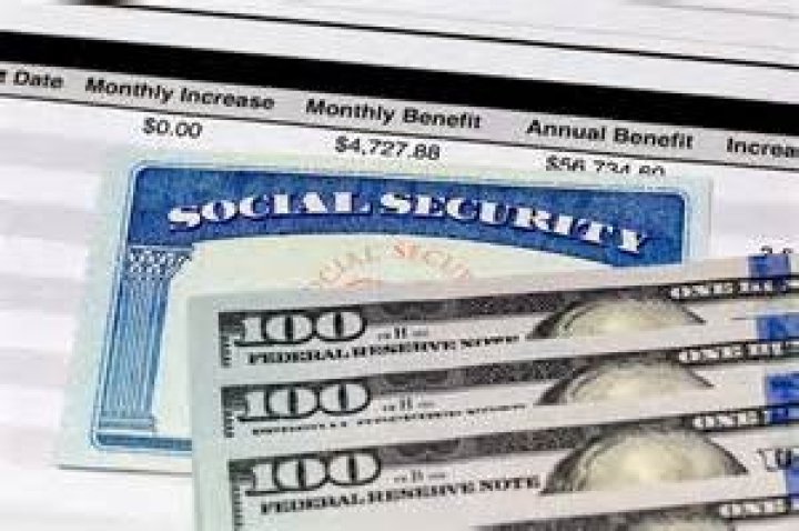 Can you work a full time job and get Social Security?
