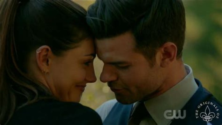 Do Hayley and Elijah get together?