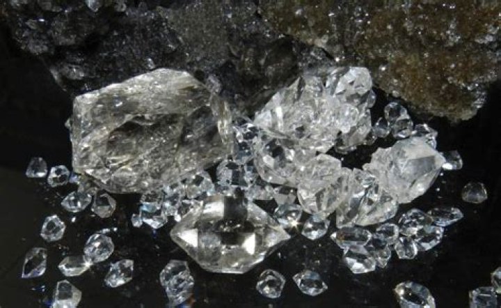 Do meteorites contain diamonds?