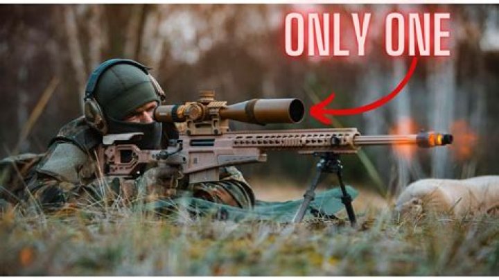 Do snipers close one eye?