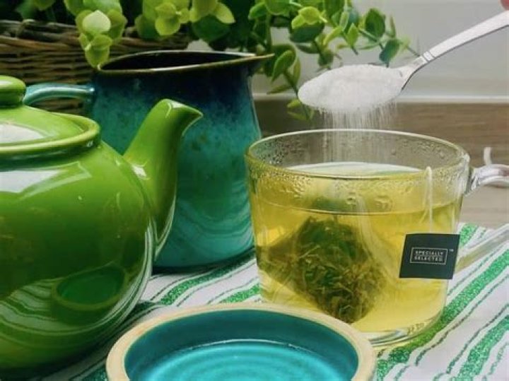 Do you put sugar or honey in green tea?