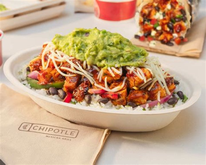 Does Chipotle pay every week or every two weeks?