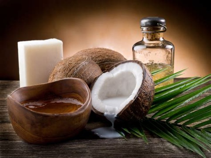 Does coconut oil help hypopigmentation?