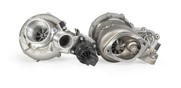 Does EcoBoost have twin turbos?