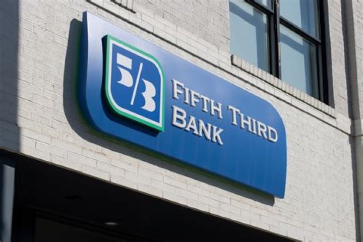 Does Fifth Third Bank pay well?