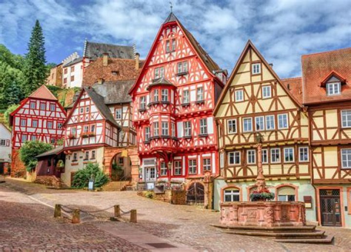 Does Germany have real estate agents?