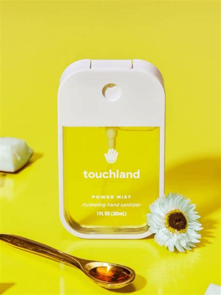 Does hand sanitizer tarnish yellow gold?