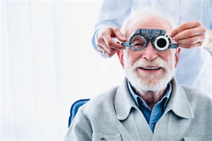 Does Medicare pay for optometrist?