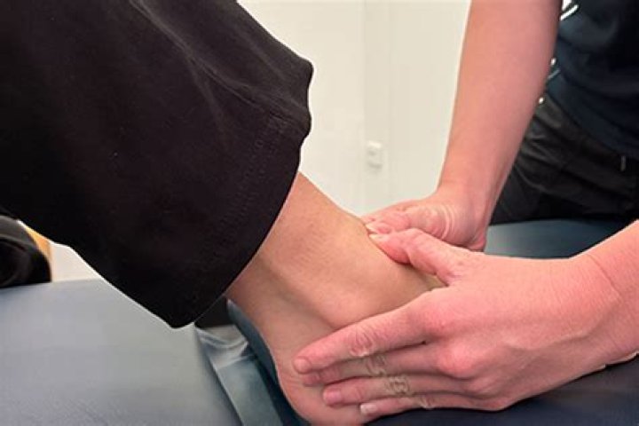 Does walking strengthen feet?