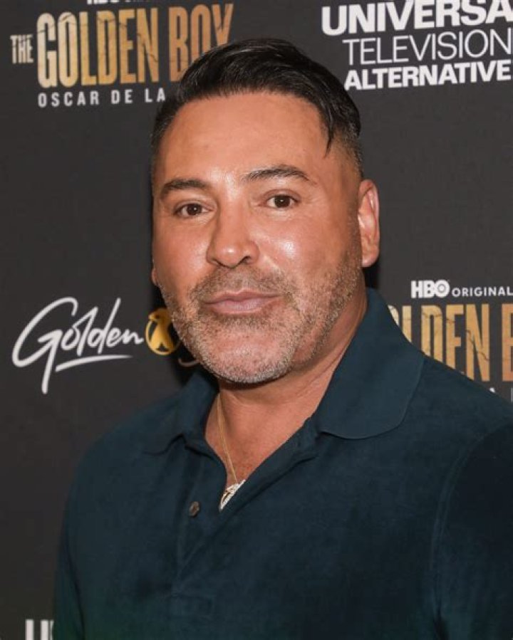 How did Oscar De La Hoya get rich?