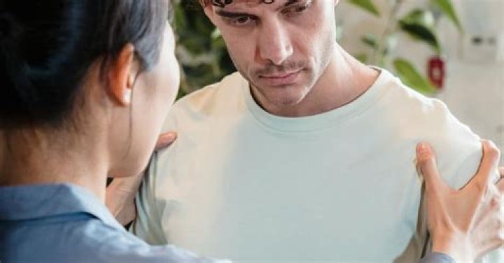 How do narcissists react to threats?