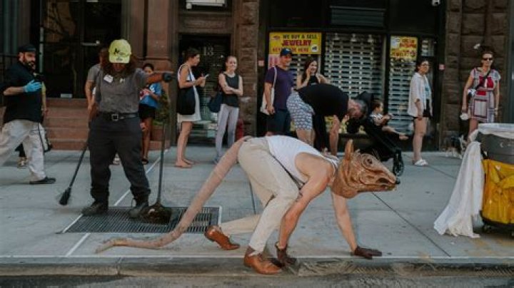 How do New Yorkers say hello?