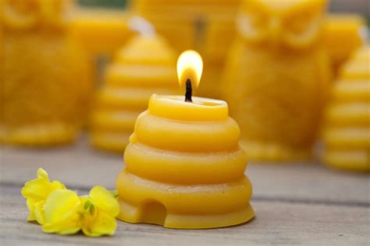 How do you make beeswax candles?