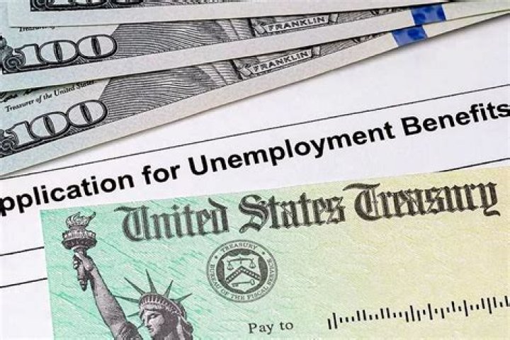 How does Social Security affect unemployment benefits in California?