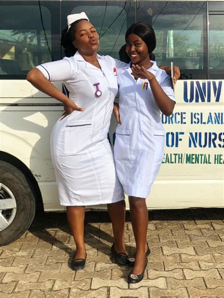 How much are Zimbabwean nurses paid?