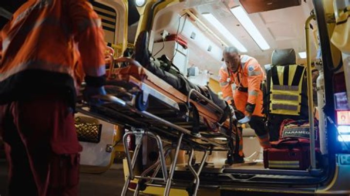 How much do ambulance technicians make?