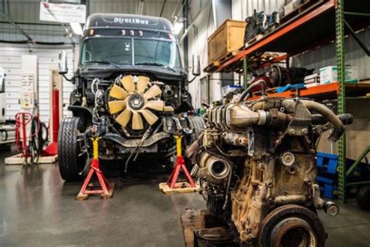 How much do big truck mechanics make?