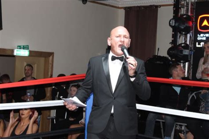 How much do boxing ring announcers make?