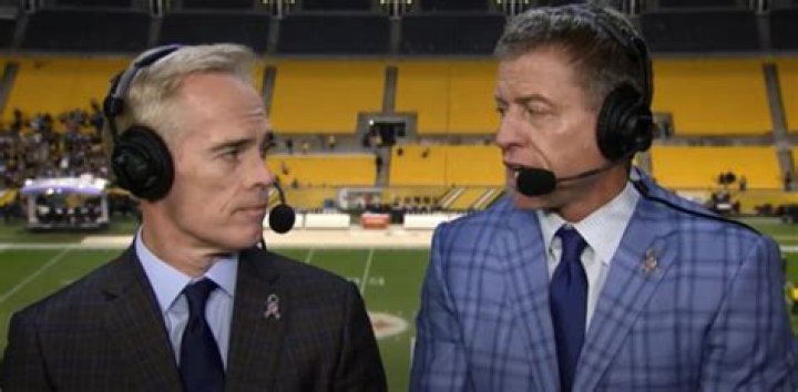 How much do commentators make?