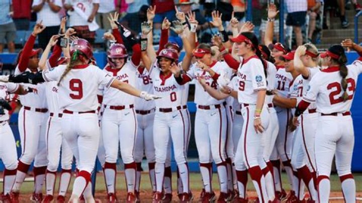 How much do Division 1 college softball coaches make?