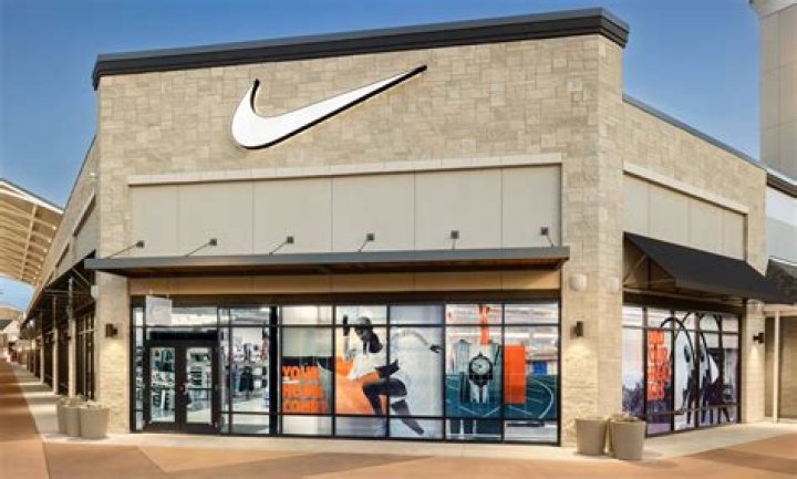 How much do employees at Nike get paid?
