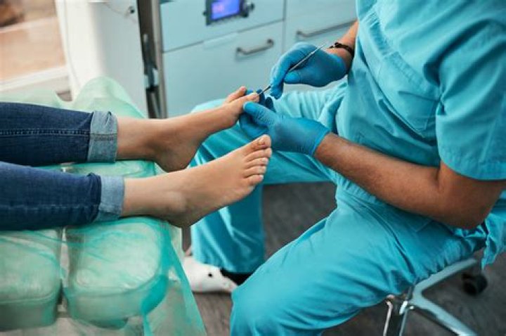 How much do Feet doctors make?