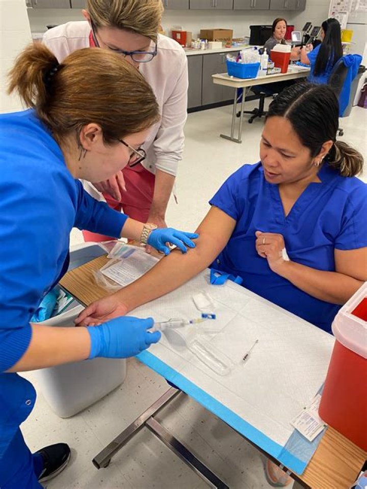 How much do LPNs make in Michigan per hour?