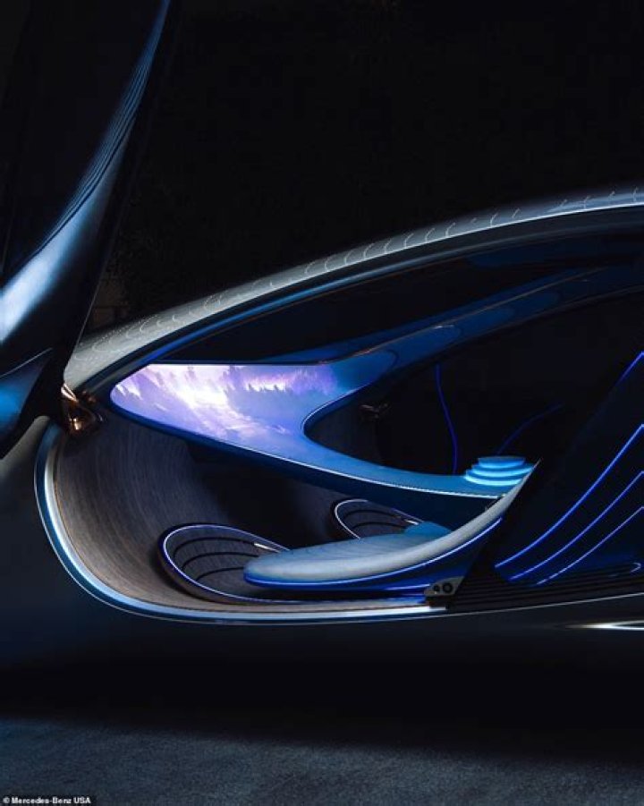 How much do Mercedes Techs Make?