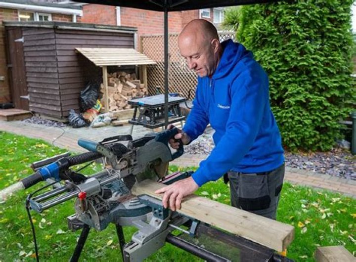 How much do self employed carpenters make?