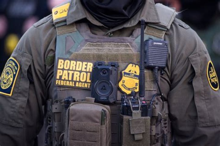 How much do starting Border Patrol agents make?