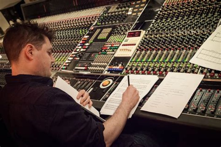 How much do Theatre sound designers make?