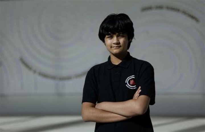 How much does a 14 year old caddy make a week?