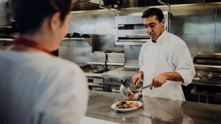 How much does a chef gets paid a year?