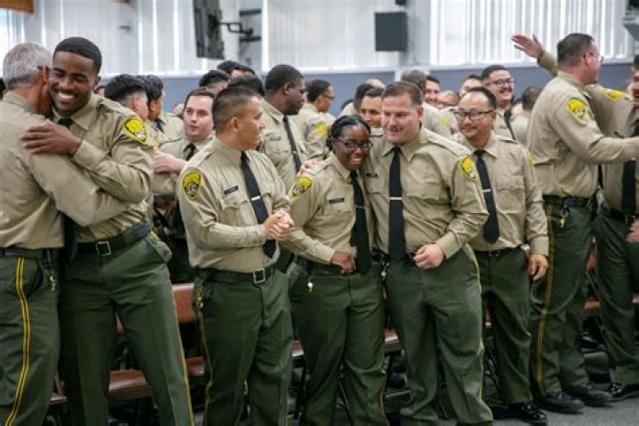 How much does a correctional officer make in the US?