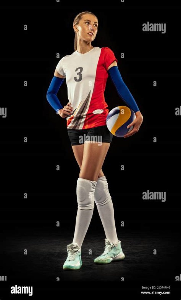 How much does a female professional volleyball player make?