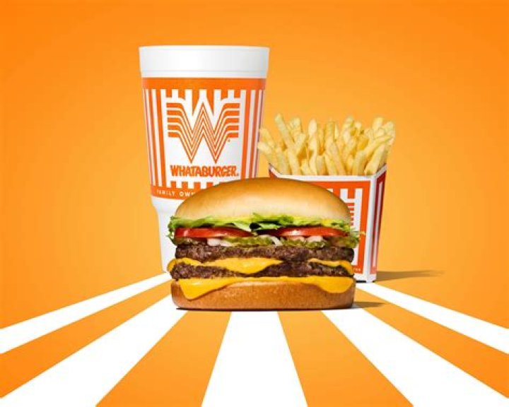 How much does a general manager make at Whataburger?