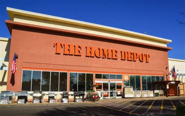 How much does a Home Depot specialist make?