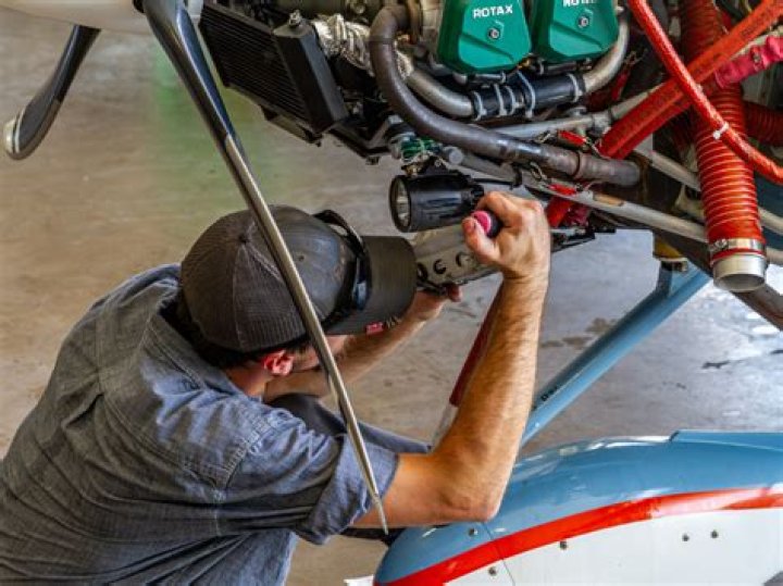 How much does a JetBlue mechanic make?