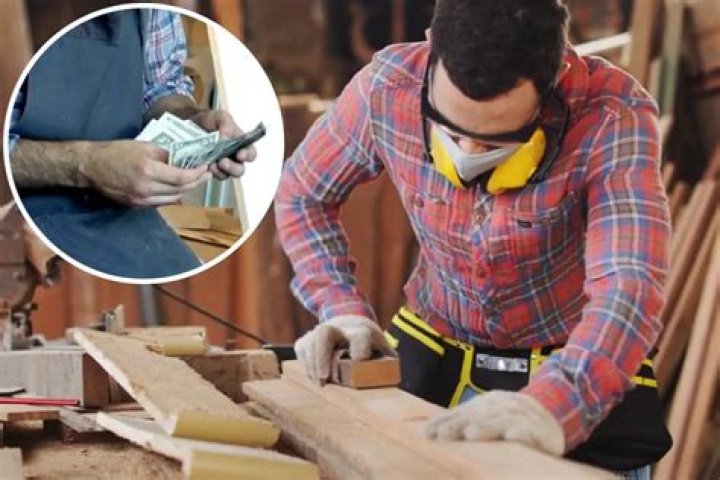 How much does a journeyman carpenter make in MN?