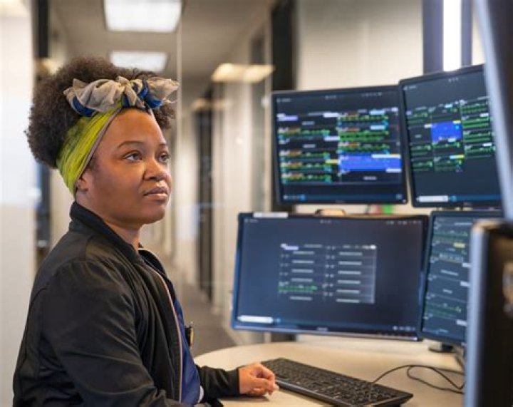 How much does a monitor tech make an hour?