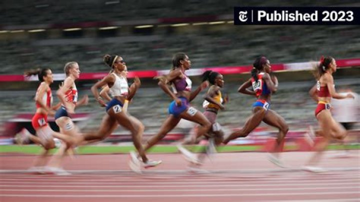 How much does a professional track runner make a year?